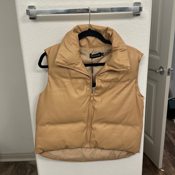 TAN PUFFER VEST - Picture 1 of 3